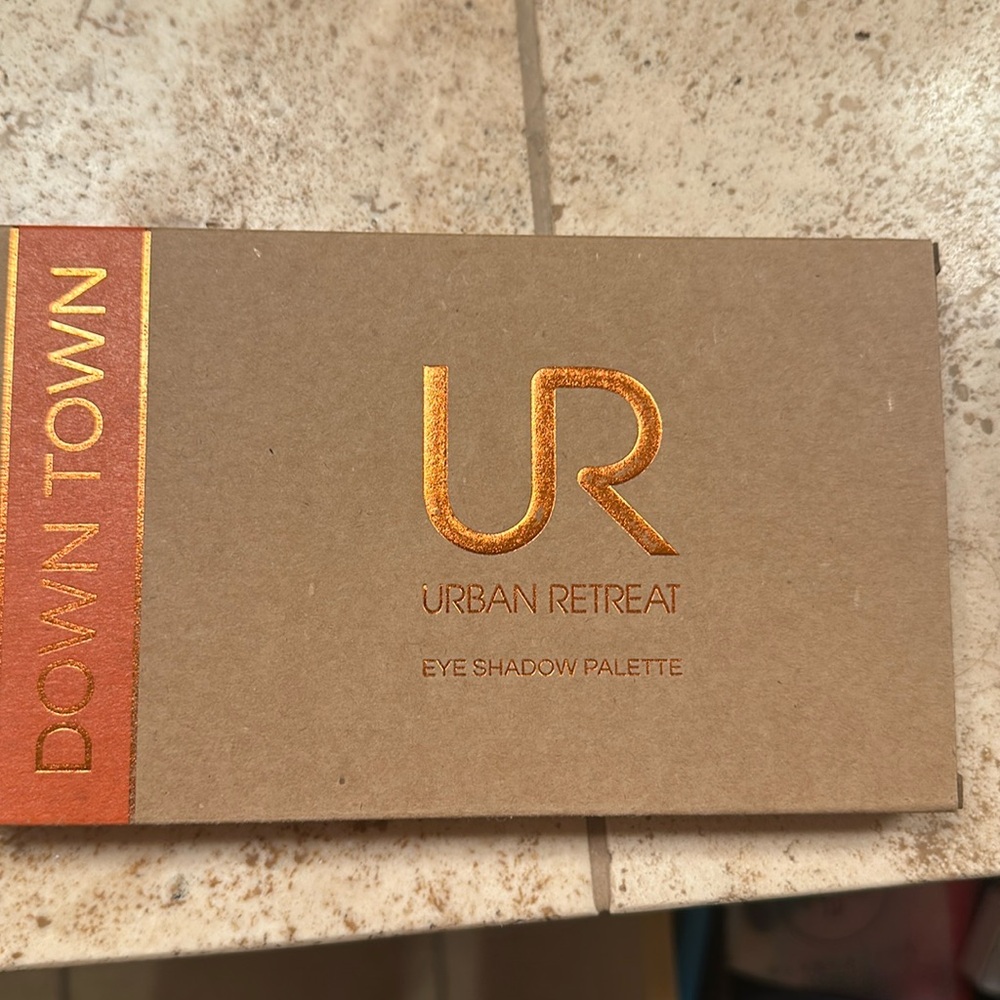 Urban Retreat Eyeshadow Palette “Downtown”